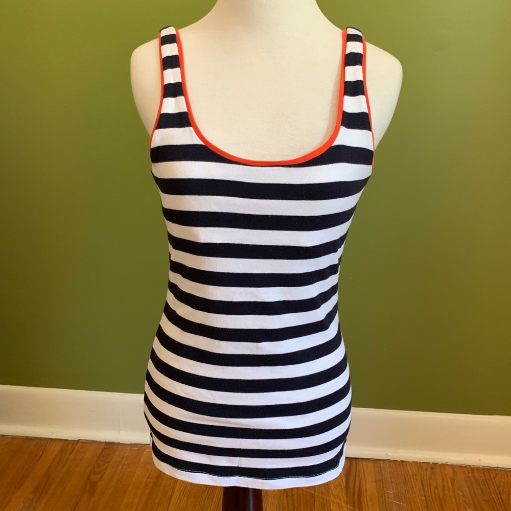 Banana Republic tank top w shelf bra small